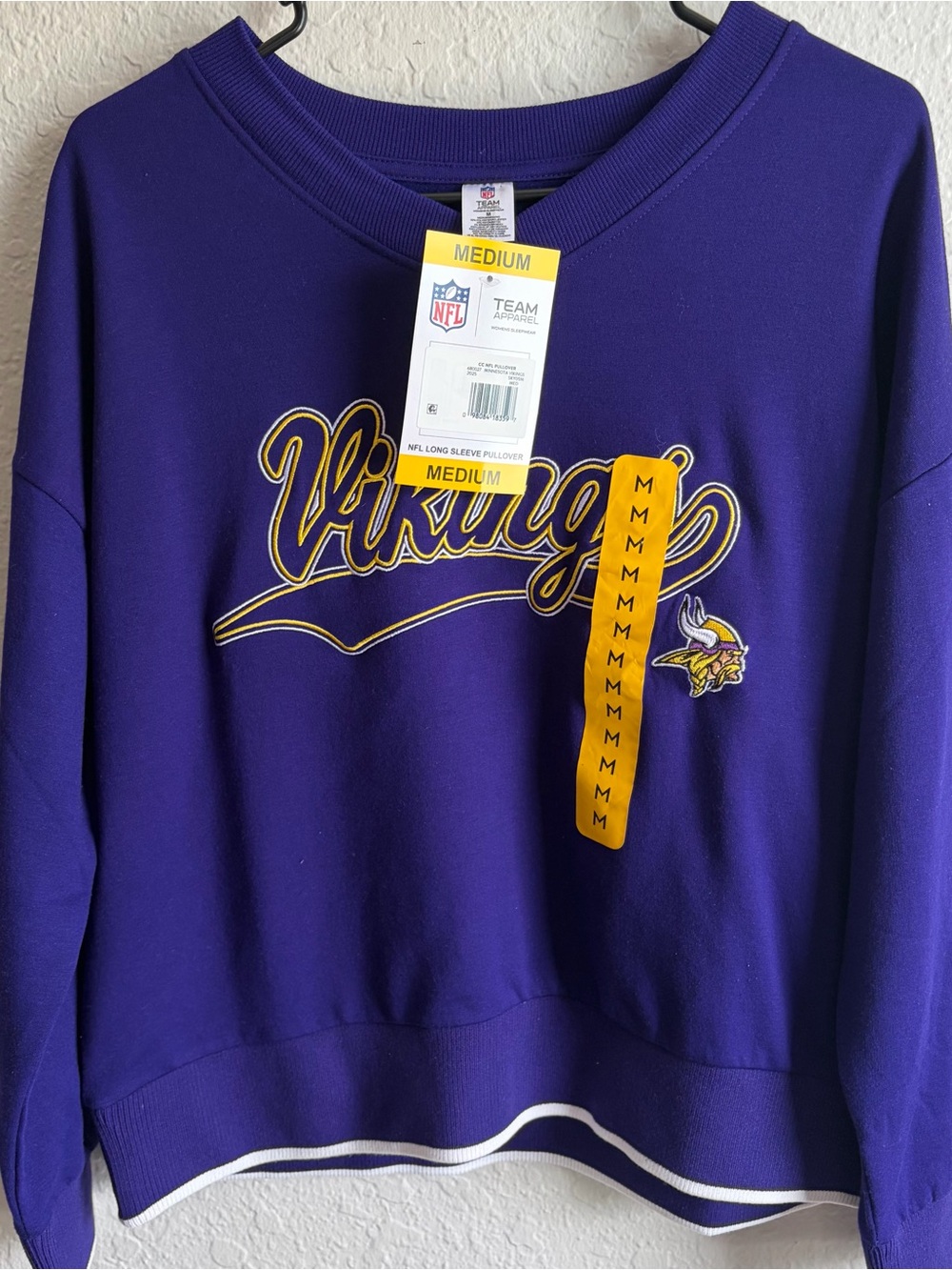NWT Minnesota Vikings NFL Pullover Embroidered Sweatshirt - Women’s Medium